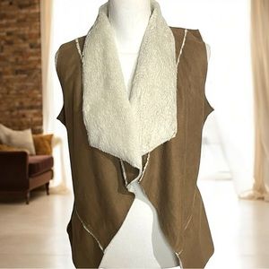 Me-Jane Faux Suede Waterfall Sherpa‎ Lined Vest